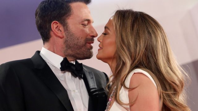 jlo and ben affleck on the red carpet