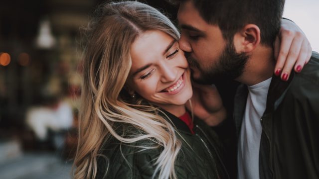 couple kissing