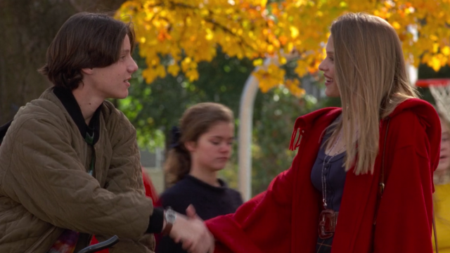 Omri Katz and Vinessa Shaw in "Hocus Pocus"