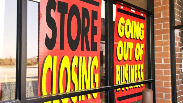 store closing and going out of business signs