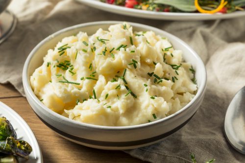 Mashed potatoes and chives in white and blue bowl