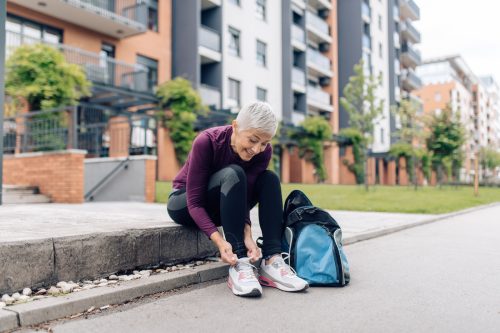 older_woman_in_sneakers_with_weights