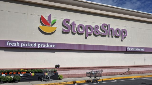 Stop,And,Shop,Grocery,Retailer,Store,Sign,,Revere,Massachusetts,Usa,