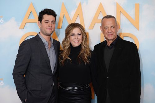 Truman Hanks, Rita Wilson, and Tom Hanks at a photocall for "A Man Called Otto" in December 2022