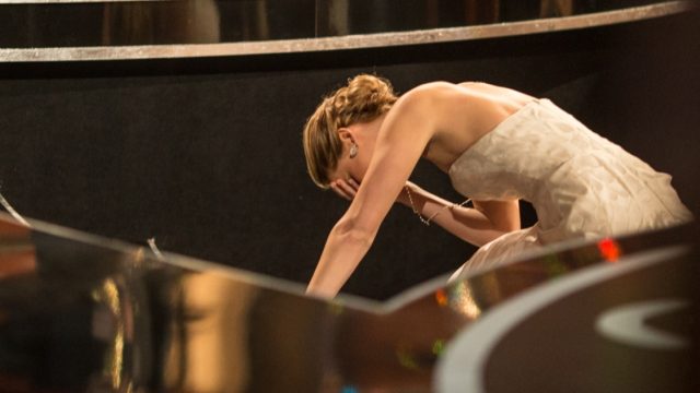 Jennifer Lawrence falling in the 2013 Oscars