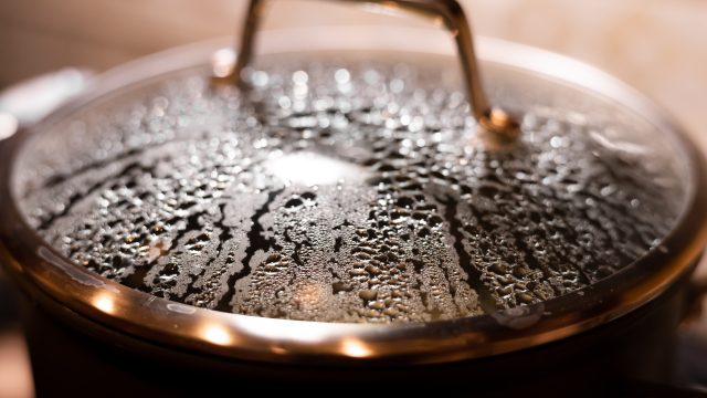 Moist,Condensation,From,Boiling,Water,On,The,Transparent,Glass,Lid