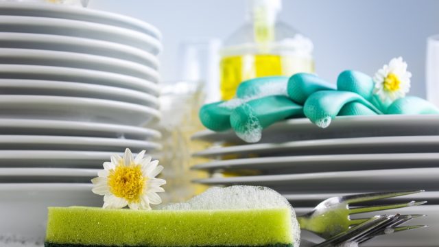 Washing glasses and plates with detergent and fresh flowers