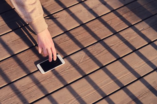 person found a lost phone on the ground