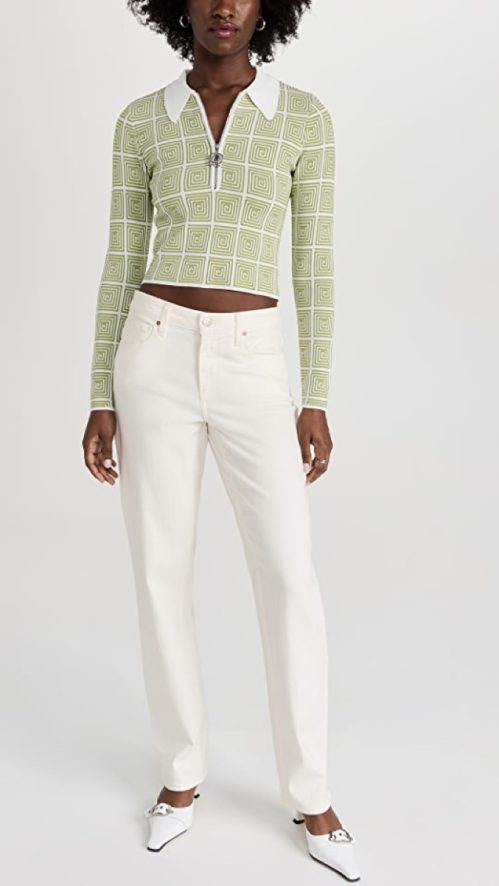 woman wearing white jeans