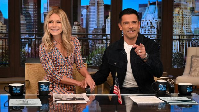 Kelly Ripa and Mark Consuelos hosting "Live"