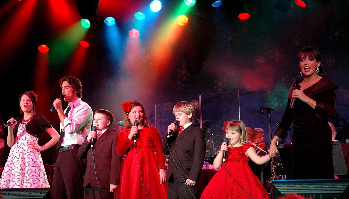 Marie Osmond, Rachel Osmond, Stephen James Craig, Matthew Osmond, Brandon Osmond, Brianna Osmond, and Abigail Osmond in 2007