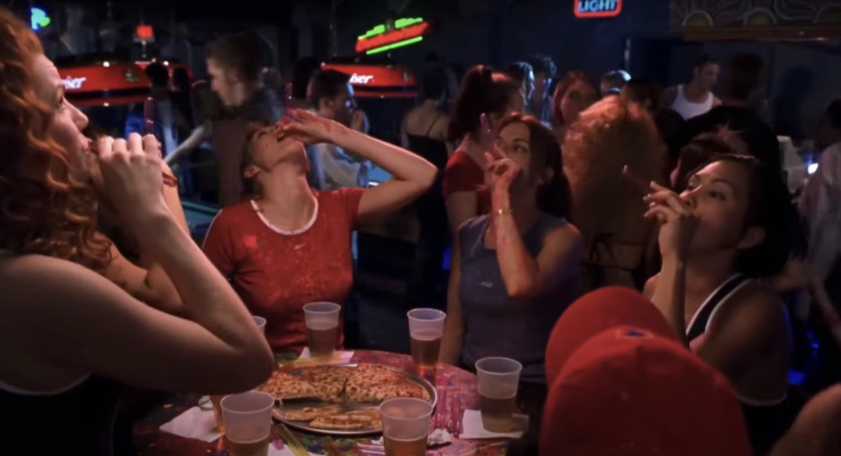 Still from pizza and beer scene in Miss Congeniality
