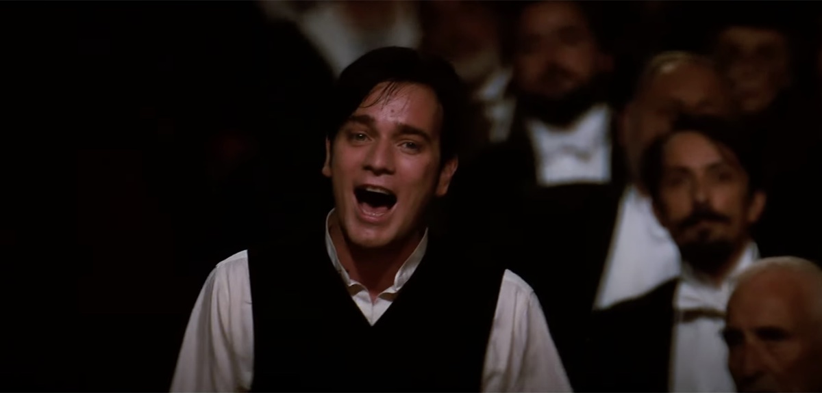 Ewan McGregor in Moulin Rouge!