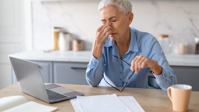 woman with eye pain