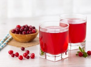 Glasses with cranberry juice and cranberries