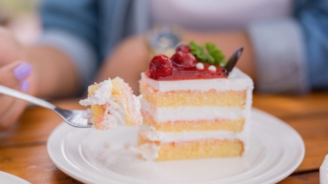 fresh milk cherry cake