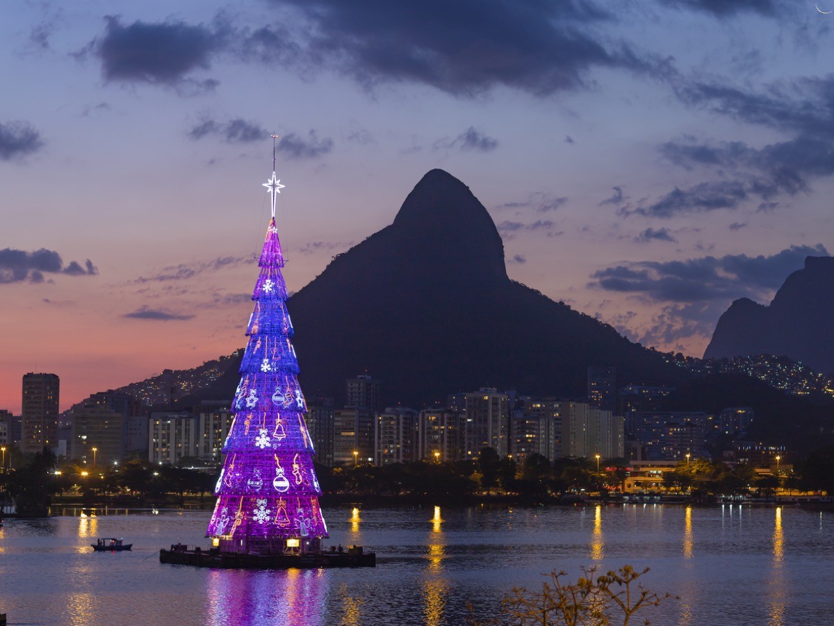 floating christmas tree in rio de janeiro