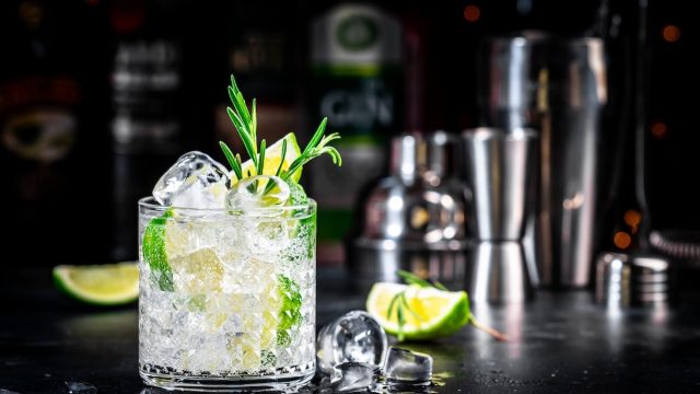 Experts Say This Popular Cocktail Might Be Your Healthiest Drink Choice