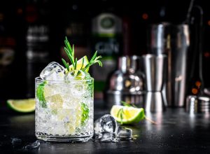 Experts Say This Popular Cocktail Might Be Your Healthiest Drink Choice